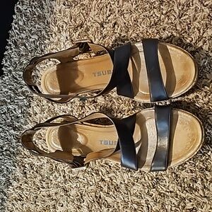 Tsubo 9 wedge strappy sandal black women's wedge leather